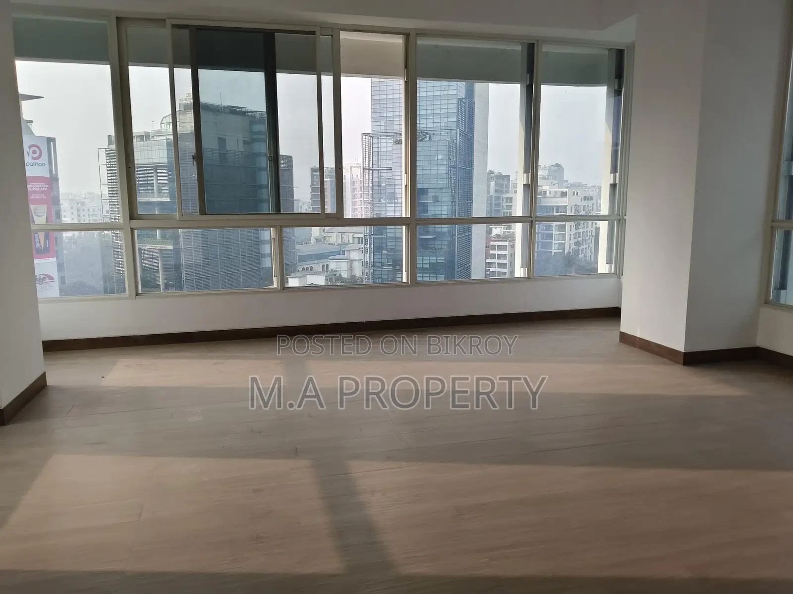 Rent New Luxurious Decorated 4-Bed, 7500sqft, 2-Carpark