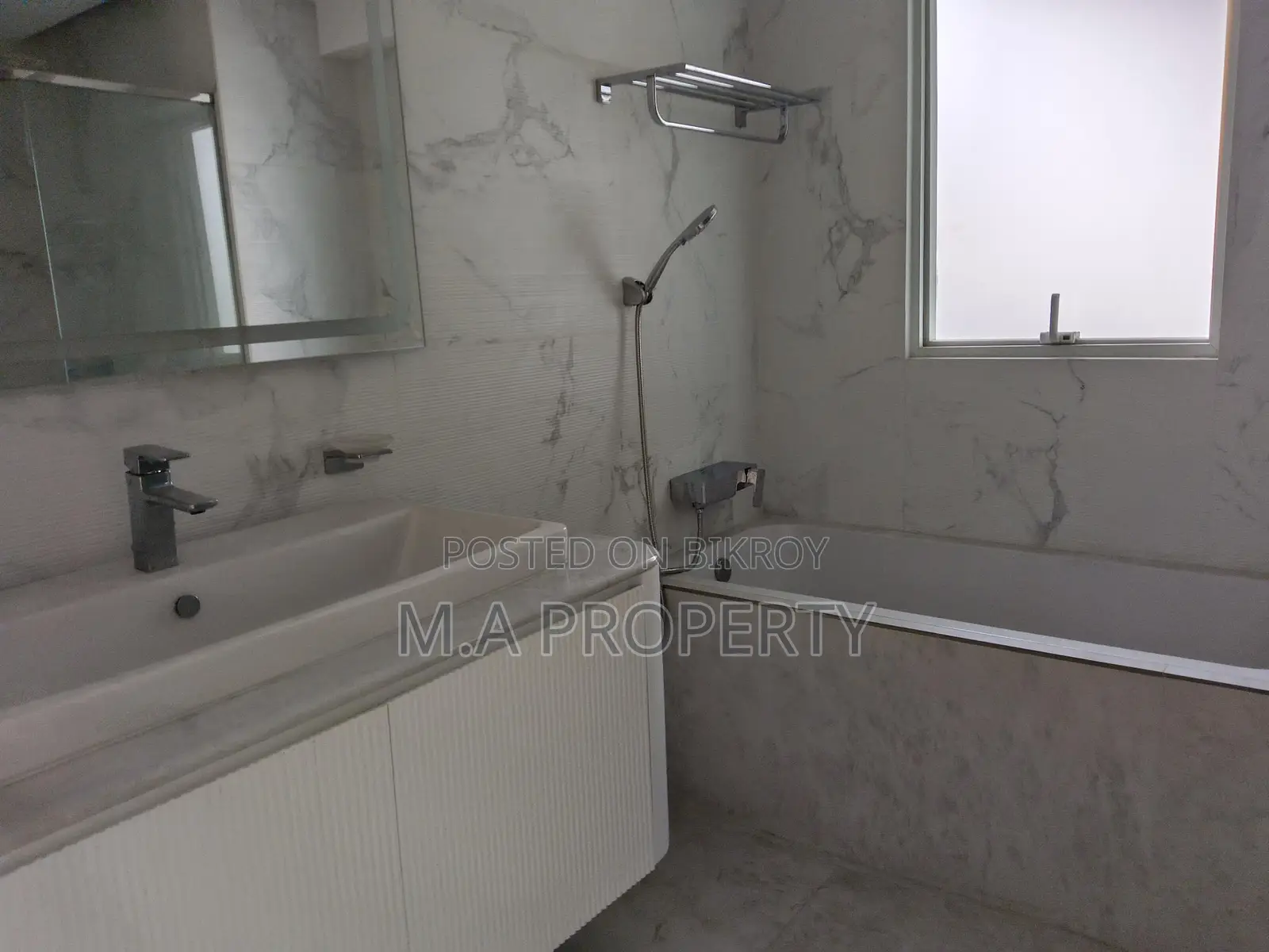 Rent New Luxurious Decorated 4-Bed, 7500sqft, 2-Carpark