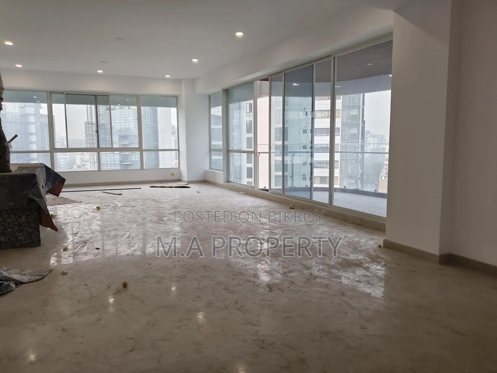 Rent New Luxurious Decorated 4-Bed, 7500sqft, 2-Carpark