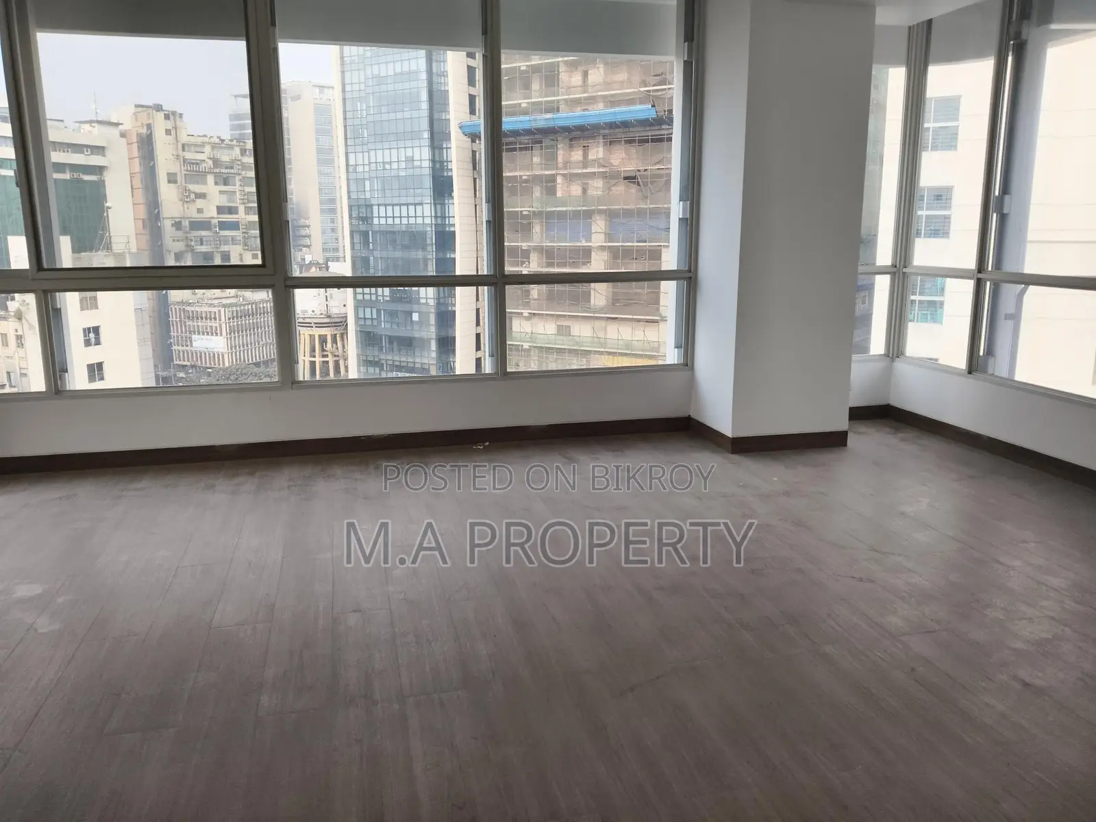 Rent New Luxurious Decorated 4-Bed, 7500sqft, 2-Carpark