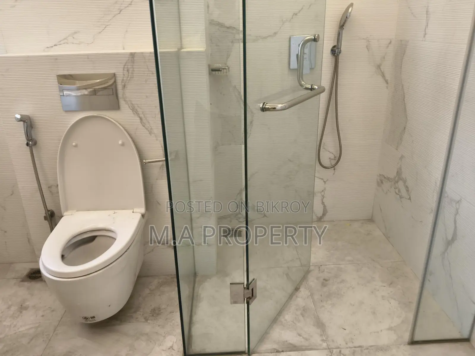 Rent New Luxurious Decorated 4-Bed, 7500sqft, 2-Carpark