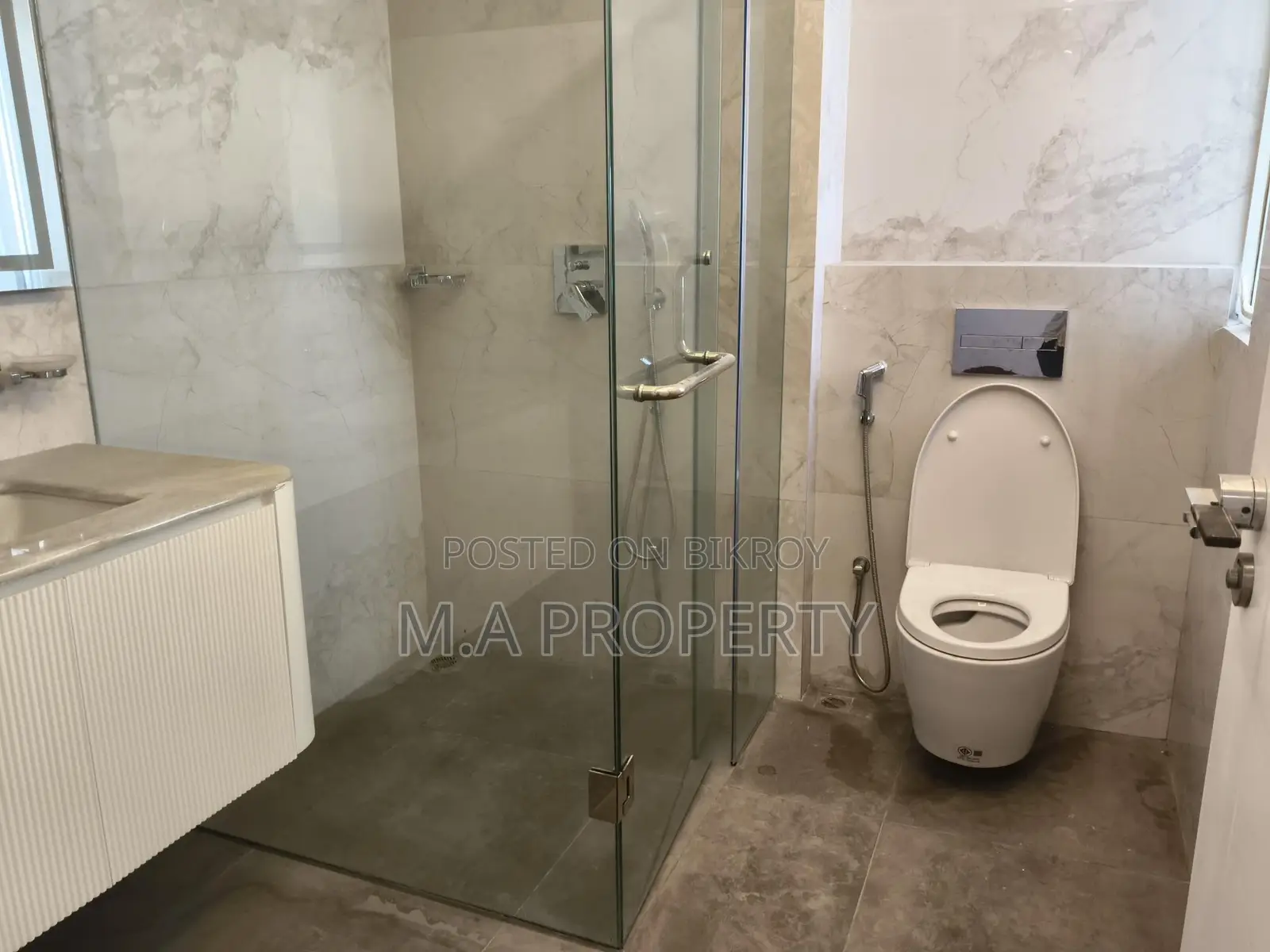 Rent New Luxurious Decorated 4-Bed, 7500sqft, 2-Carpark