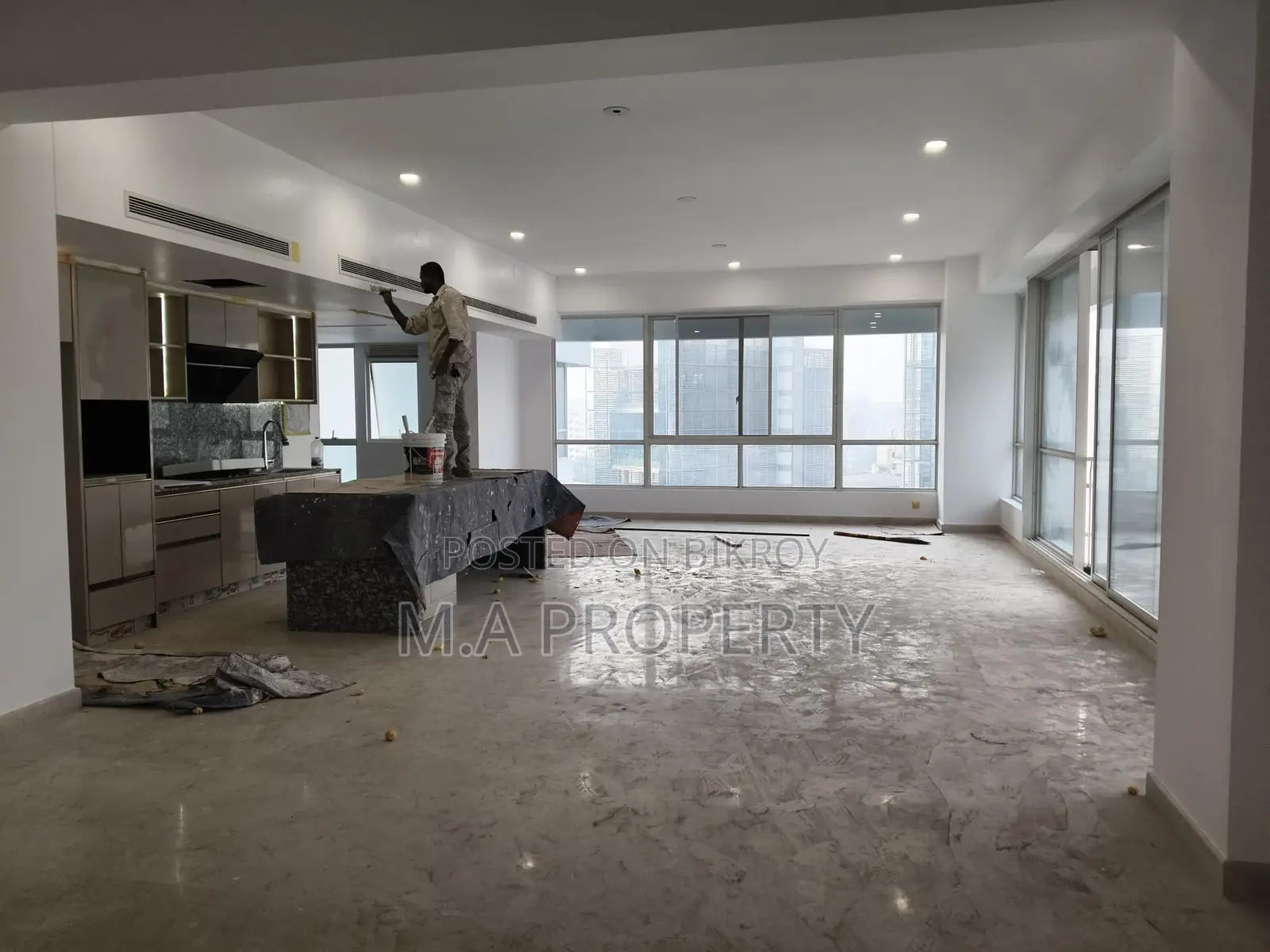 Rent New Luxurious Decorated 4-Bed, 7500sqft, 2-Carpark