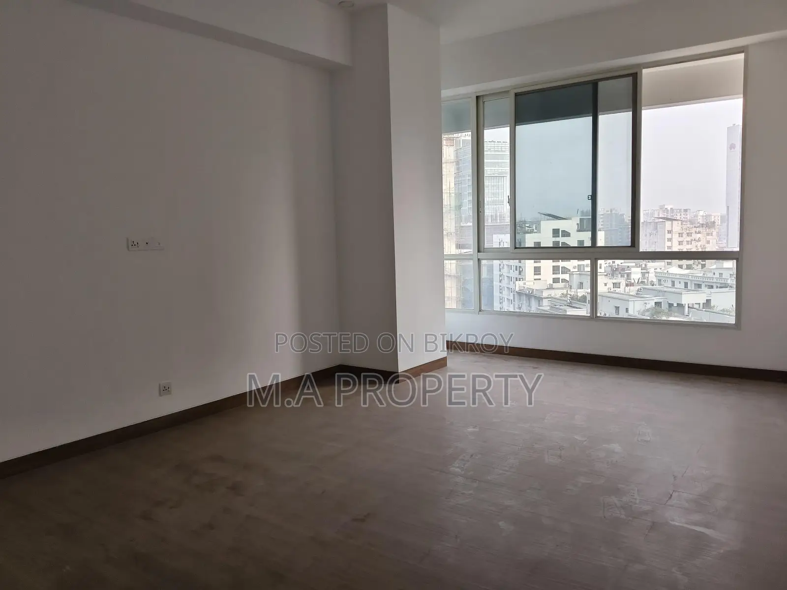 Rent New Luxurious Decorated 4-Bed, 7500sqft, 2-Carpark