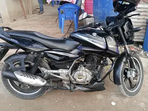 Bajaj Pulsar 150 . 2017