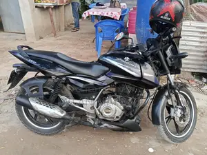 Bajaj Pulsar 150 . 2017