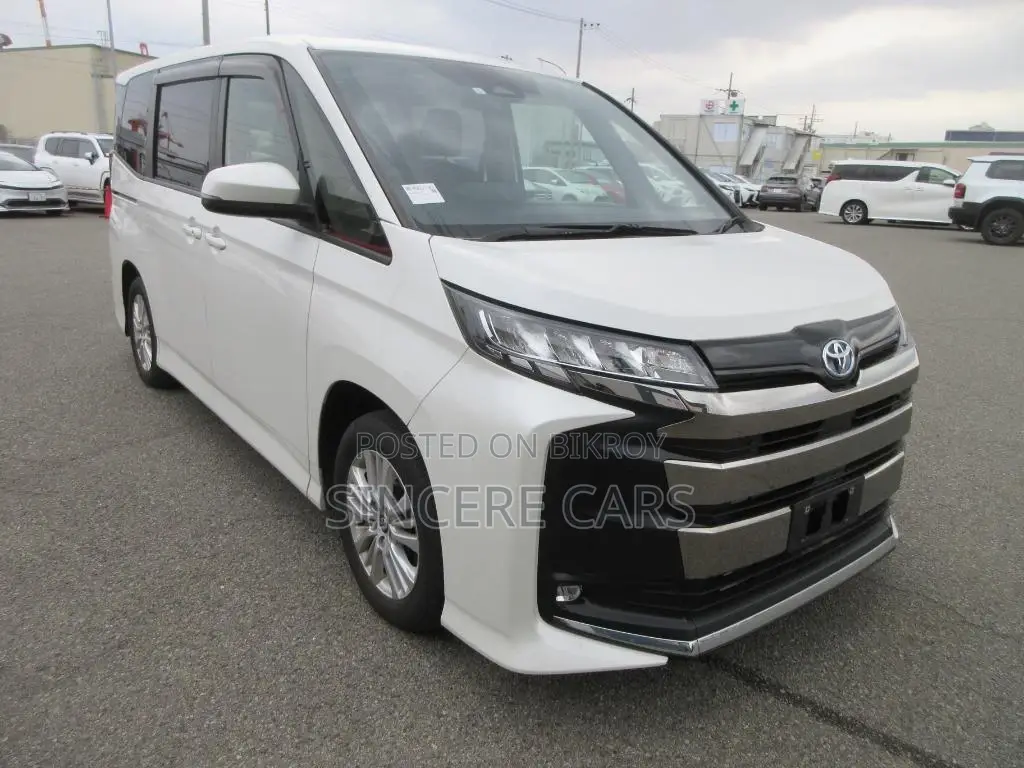 Toyota Noah SG HYB 4.5 GRADE 2022