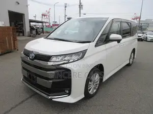 Toyota Noah SG HYB 4.5 GRADE 2022