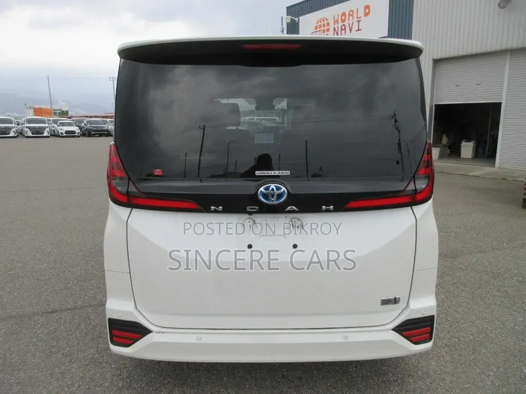 Toyota Noah SG HYB 4.5 GRADE 2022
