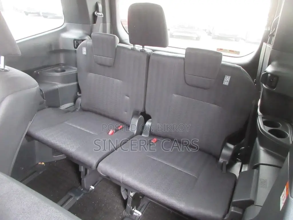 Toyota Noah SG HYB 4.5 GRADE 2022