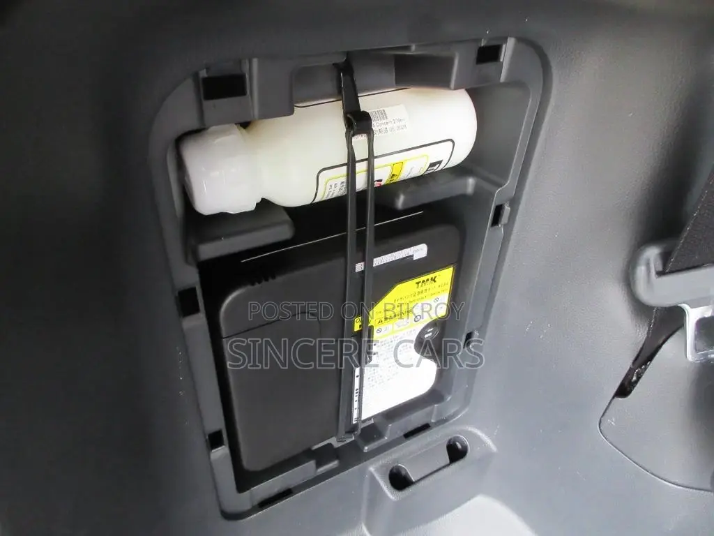 Toyota Noah SG HYB 4.5 GRADE 2022