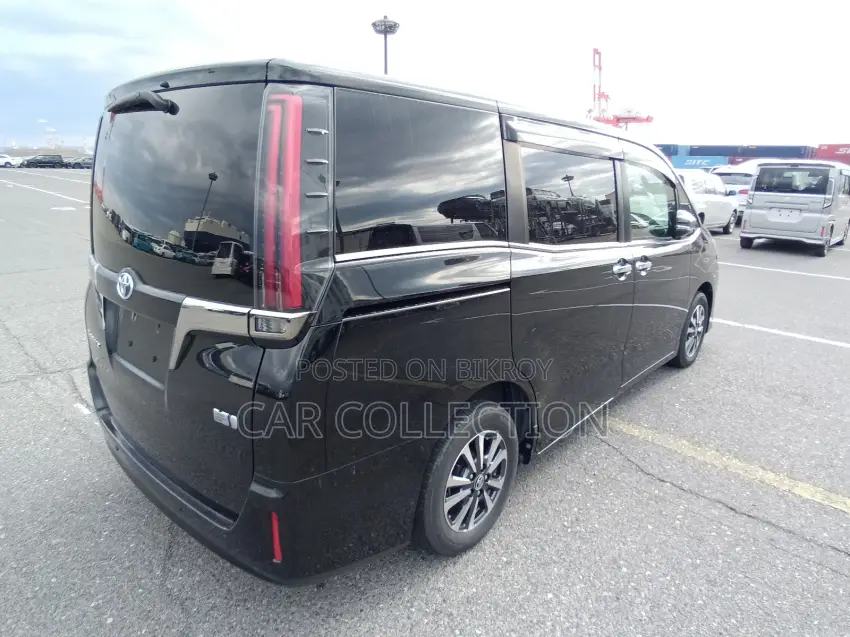 Toyota Esquire 2021