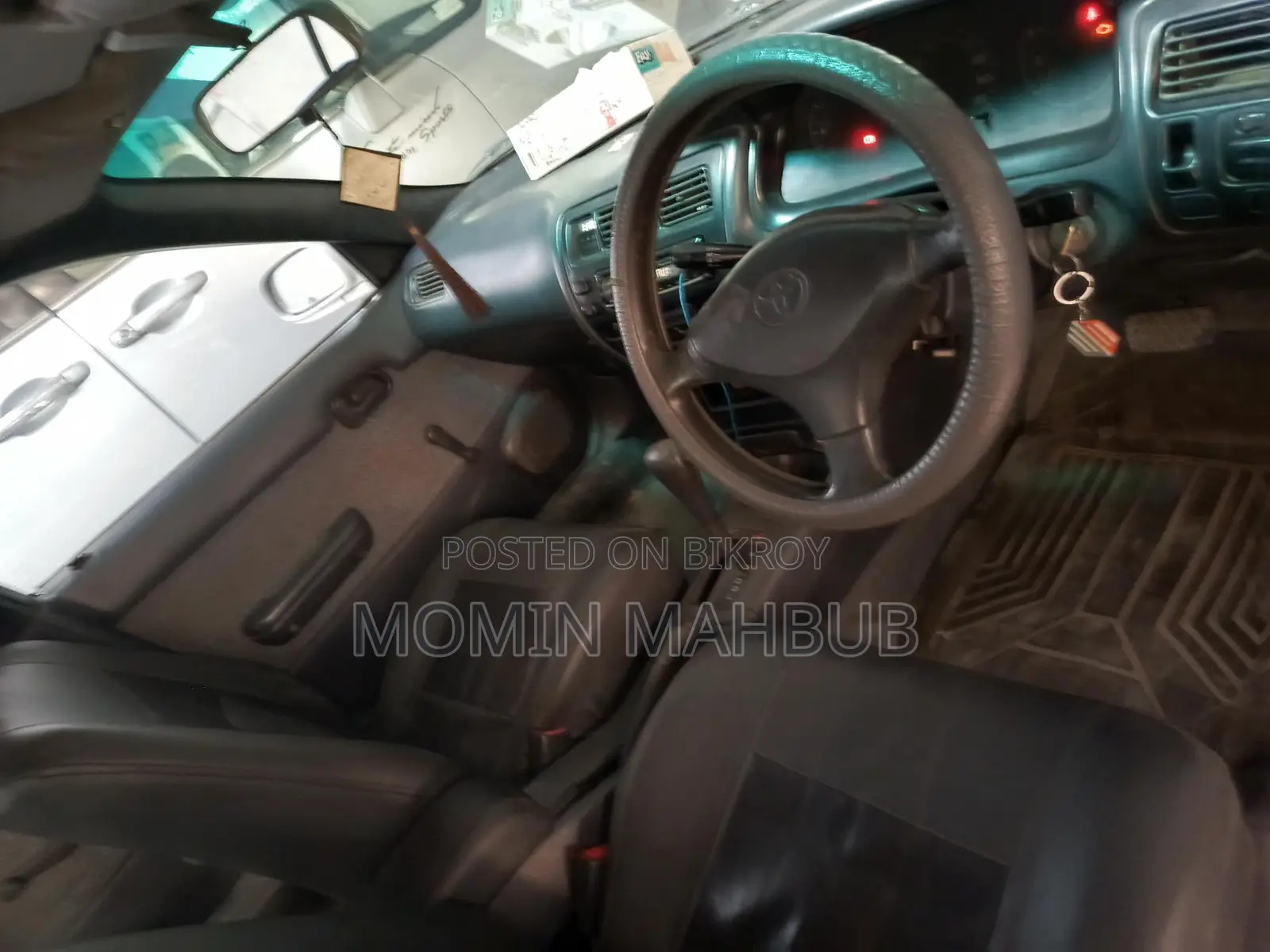 Toyota Corolla . 1999