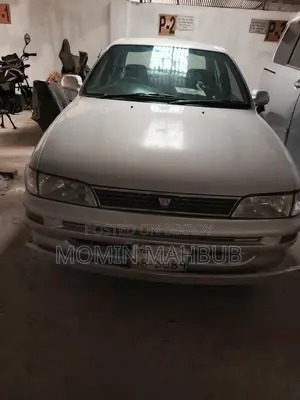 Toyota Corolla . 1999