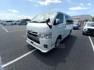 Toyota Hiace Super GL Pearl 2022