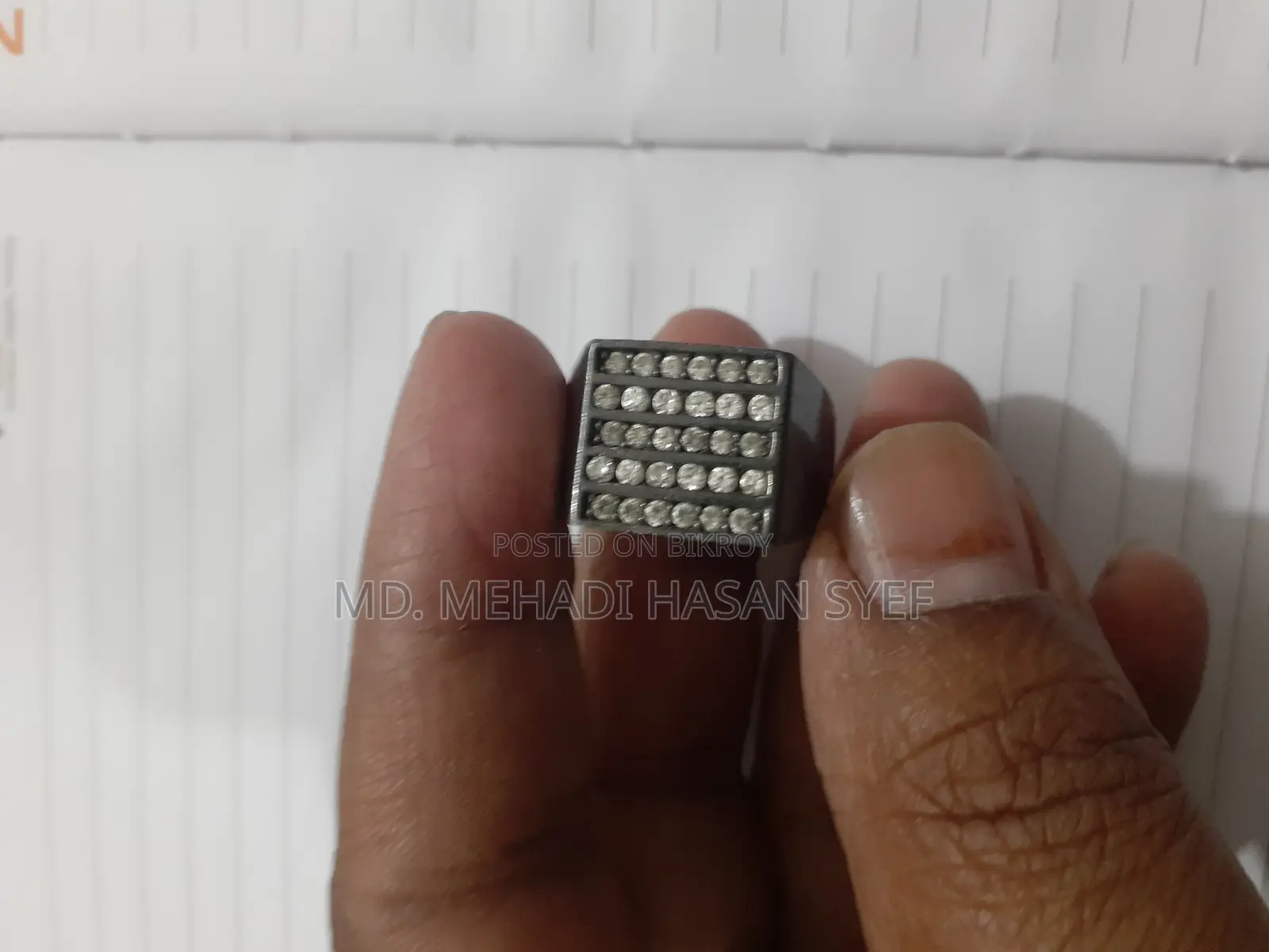 একটি রুপার আংটি