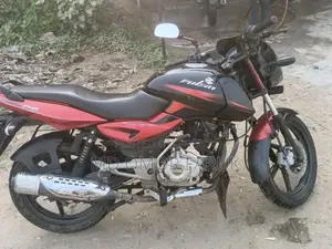 Bajaj Pulsar 150 . 2016