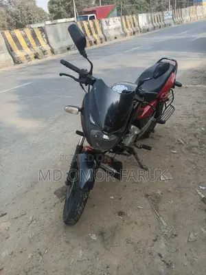 Bajaj Pulsar 150 . 2016