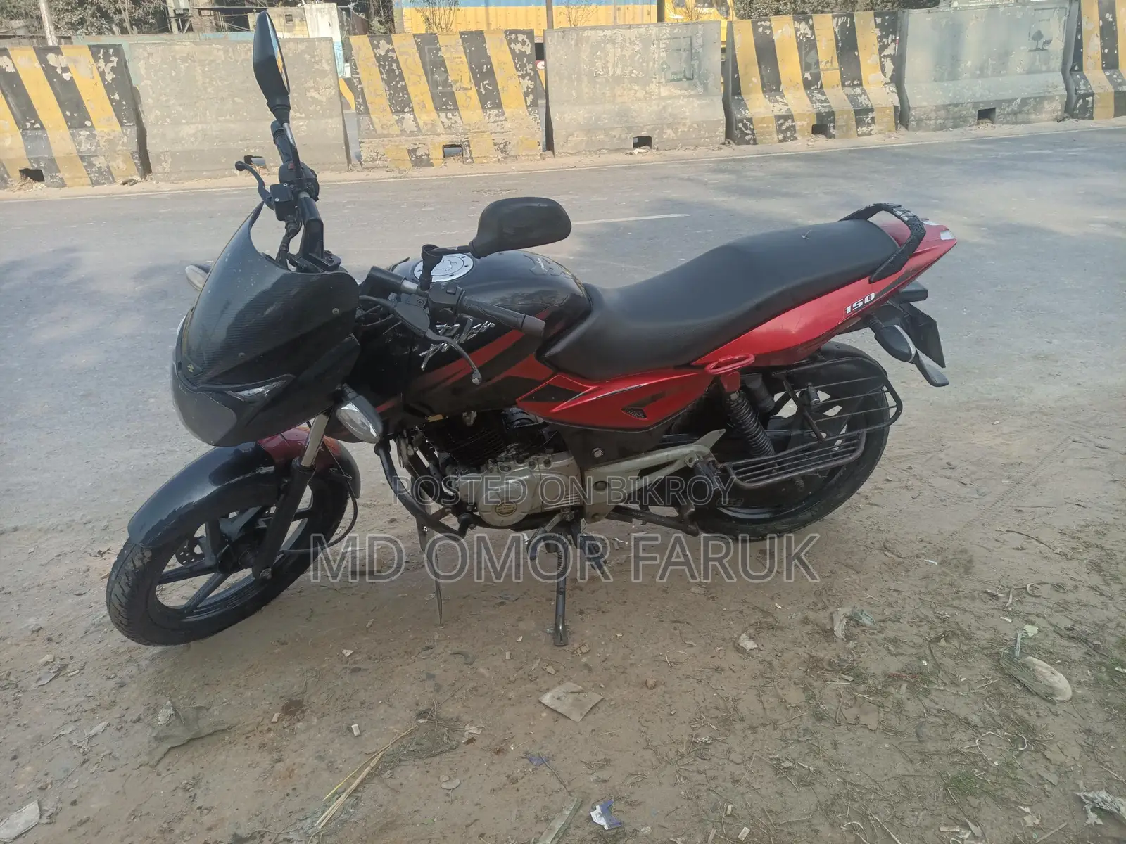 Bajaj Pulsar 150 . 2016