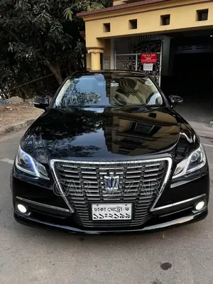 Toyota Crown Royal Saloon G 2015