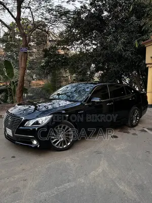 Toyota Crown Royal Saloon G 2015
