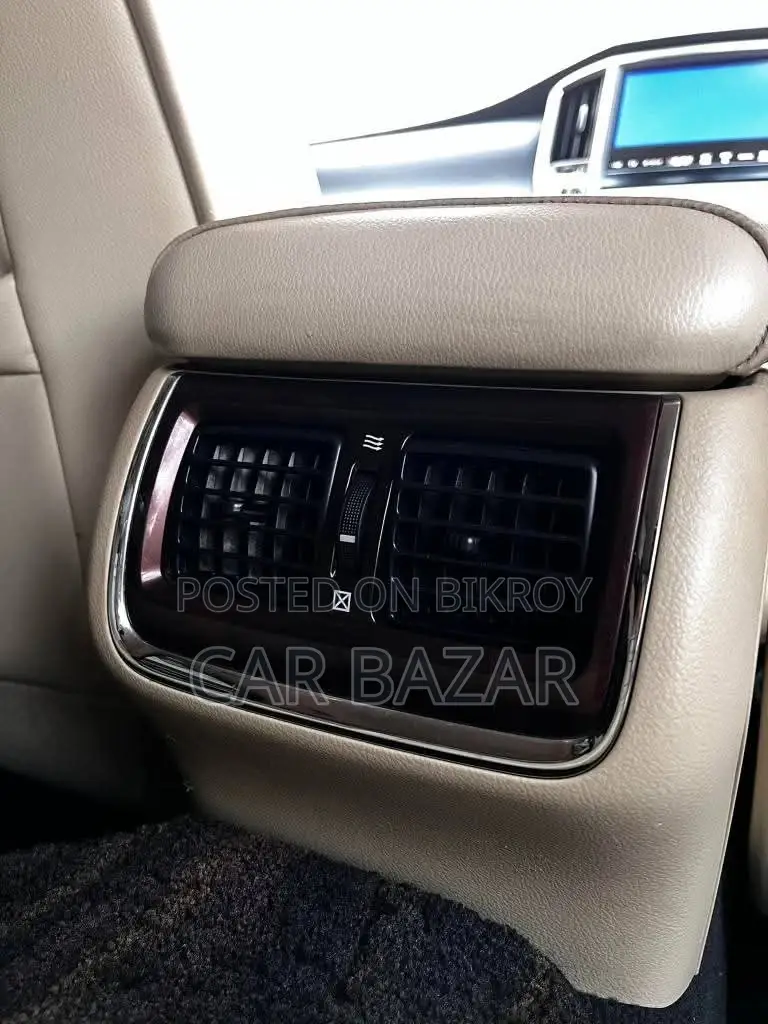 Toyota Crown Royal Saloon G 2015