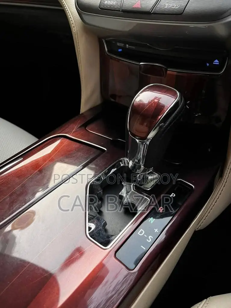 Toyota Crown Royal Saloon G 2015