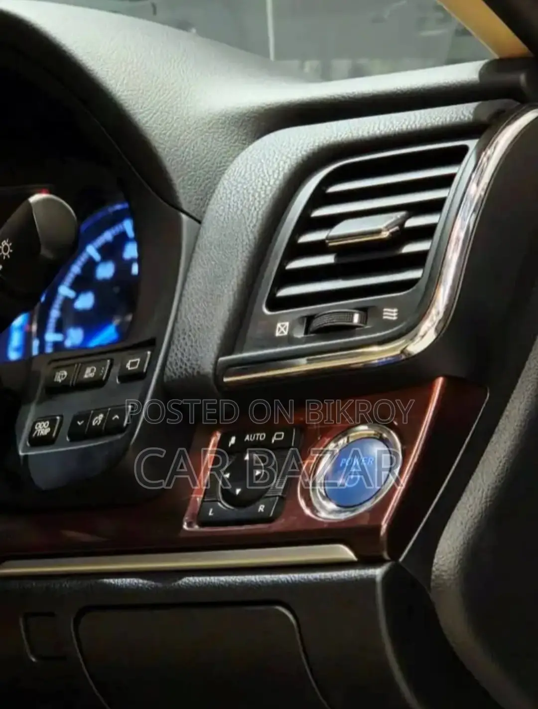 Toyota Crown Royal Saloon G 2015