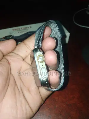 ব্যবহার করা T800 Ultra Smart Watch সাথে মেগনেটিক বেল্ট বক্স চার্জার আছে