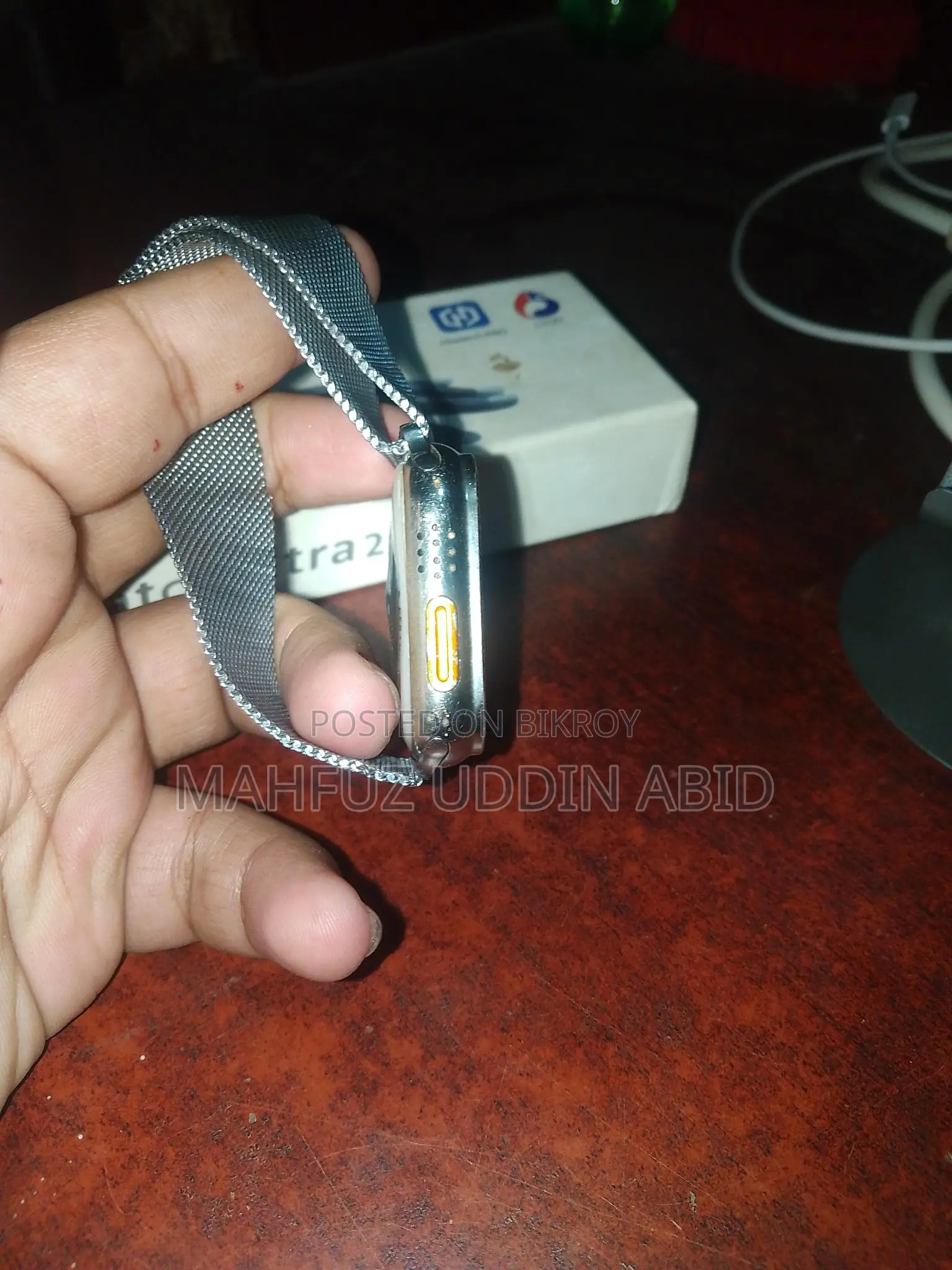 ব্যবহার করা T800 Ultra Smart Watch সাথে মেগনেটিক বেল্ট বক্স চার্জার আছে