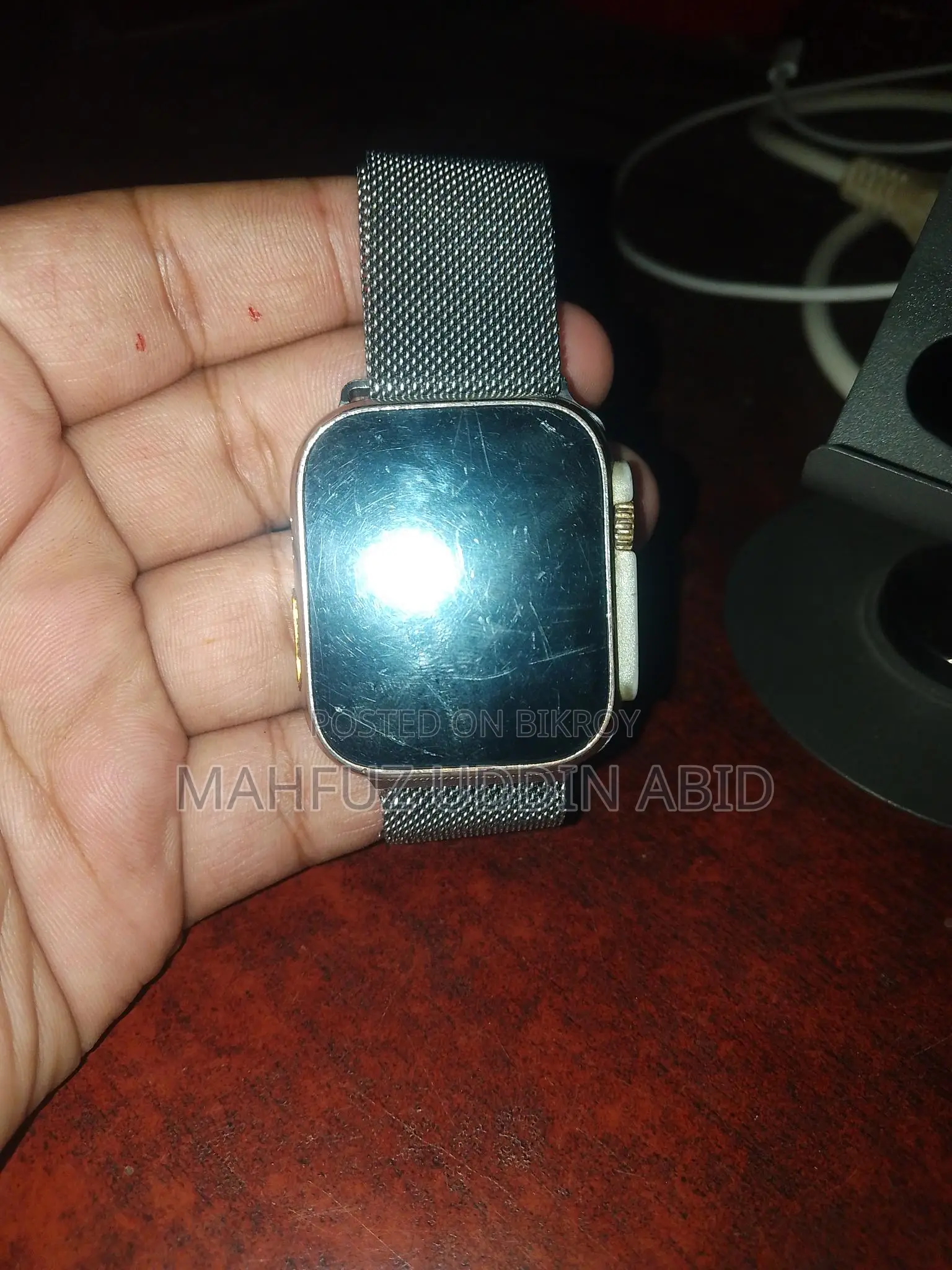 ব্যবহার করা T800 Ultra Smart Watch সাথে মেগনেটিক বেল্ট বক্স চার্জার আছে