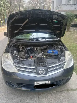 Nissan Tiida Hatchback 2011