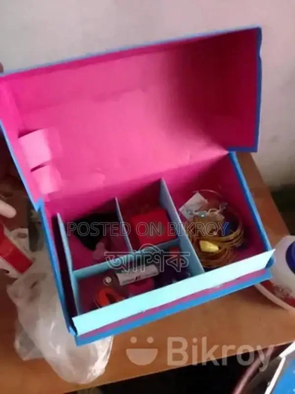 কাগজের তৈরি অর্নামেন্স বক্স