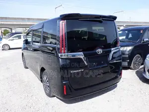 Toyota Esquire Non Hybrid Gi Black 2020