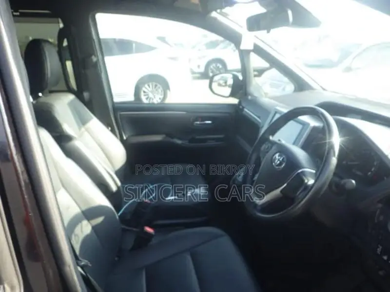 Toyota Esquire GI NON HYB WITH KIT 2021