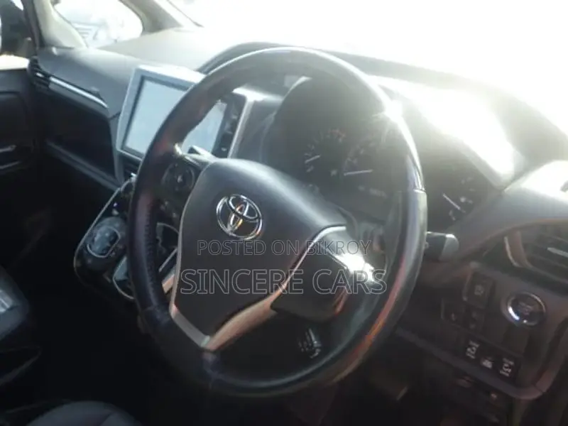 Toyota Esquire GI NON HYB WITH KIT 2021