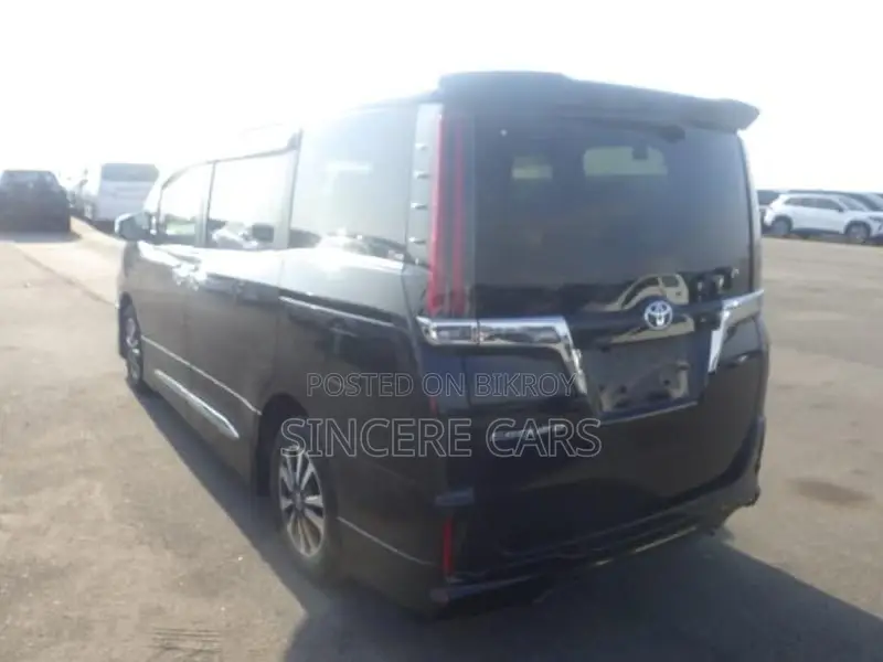 Toyota Esquire GI NON HYB WITH KIT 2021