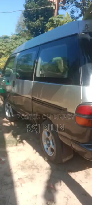 Toyota Noah 2000