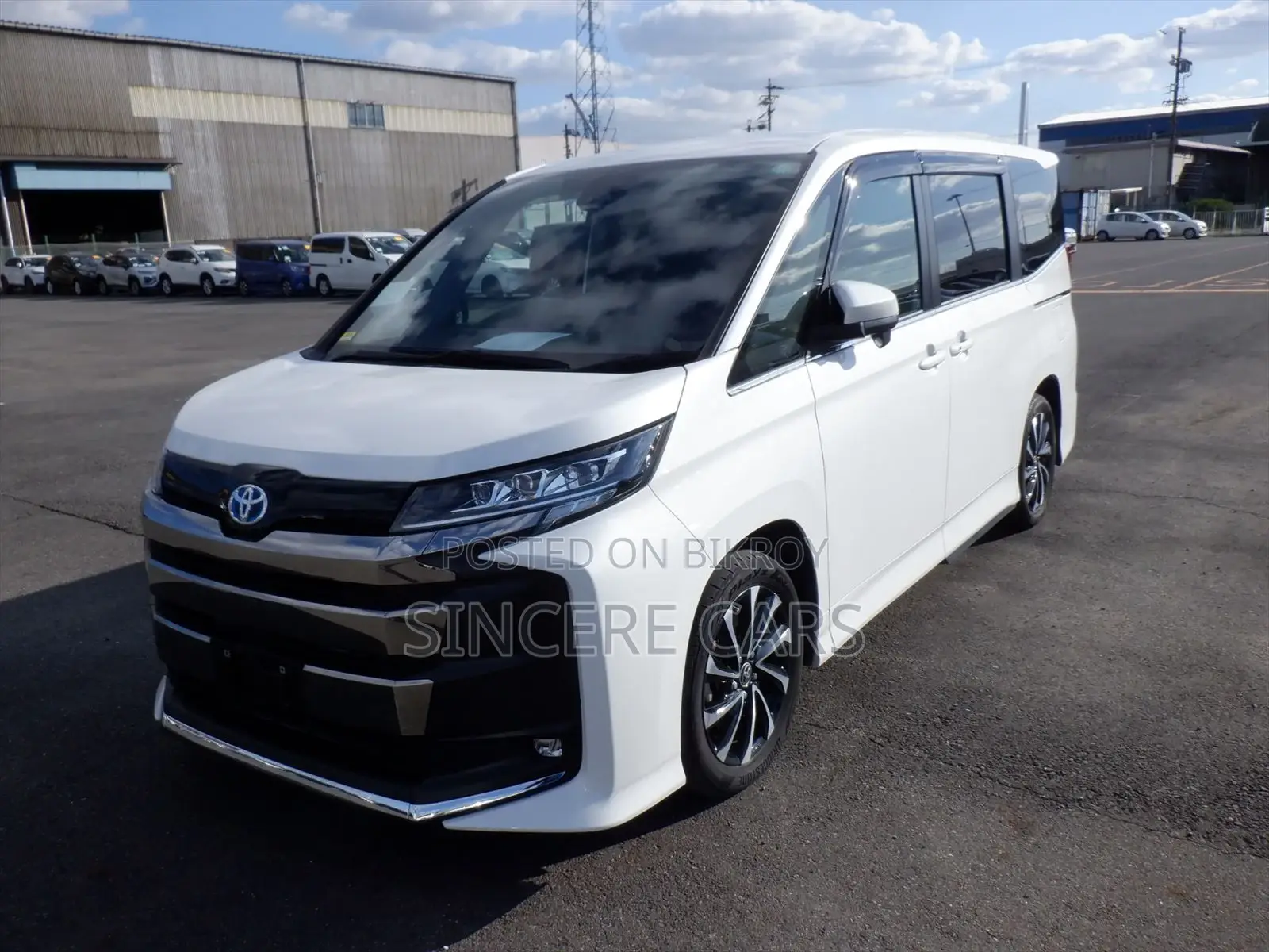 Toyota Noah Sz. pearl. full opti 2022