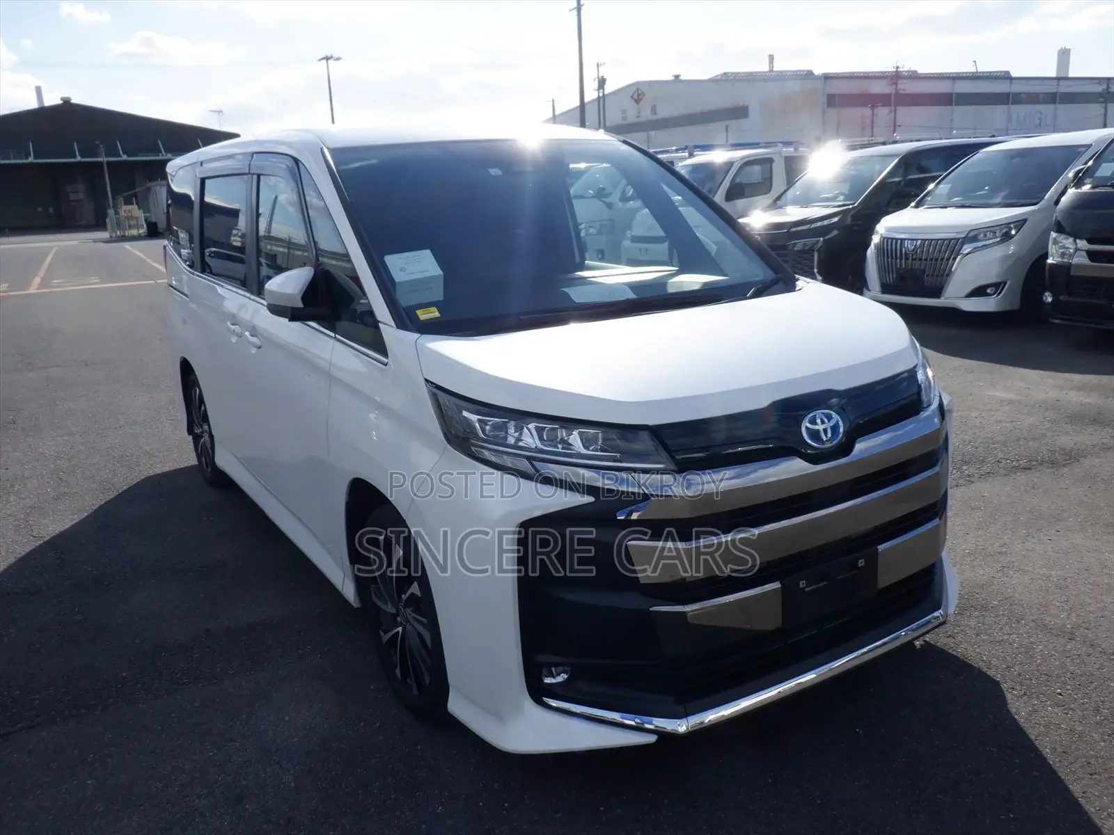 Toyota Noah Sz. pearl. full opti 2022