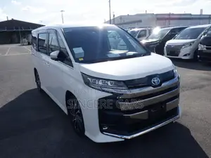 Toyota Noah Sz. pearl. full opti 2022
