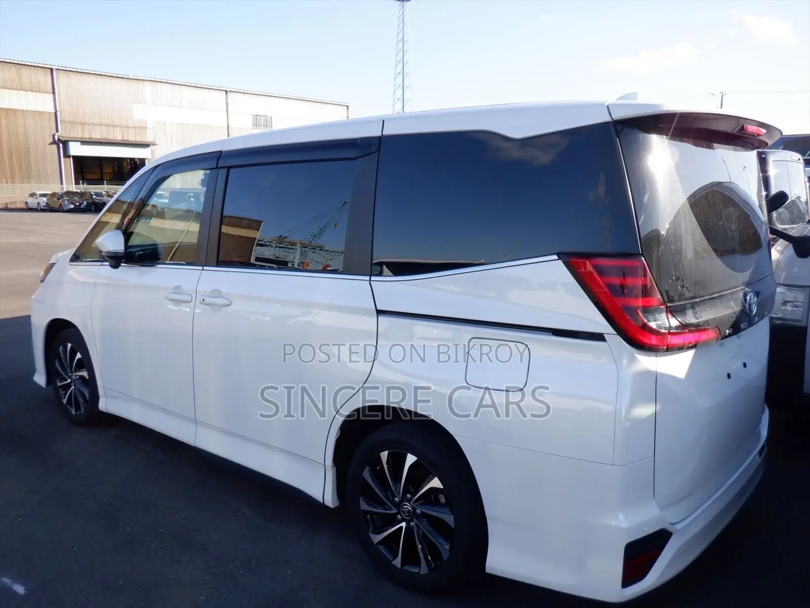 Toyota Noah Sz. pearl. full opti 2022