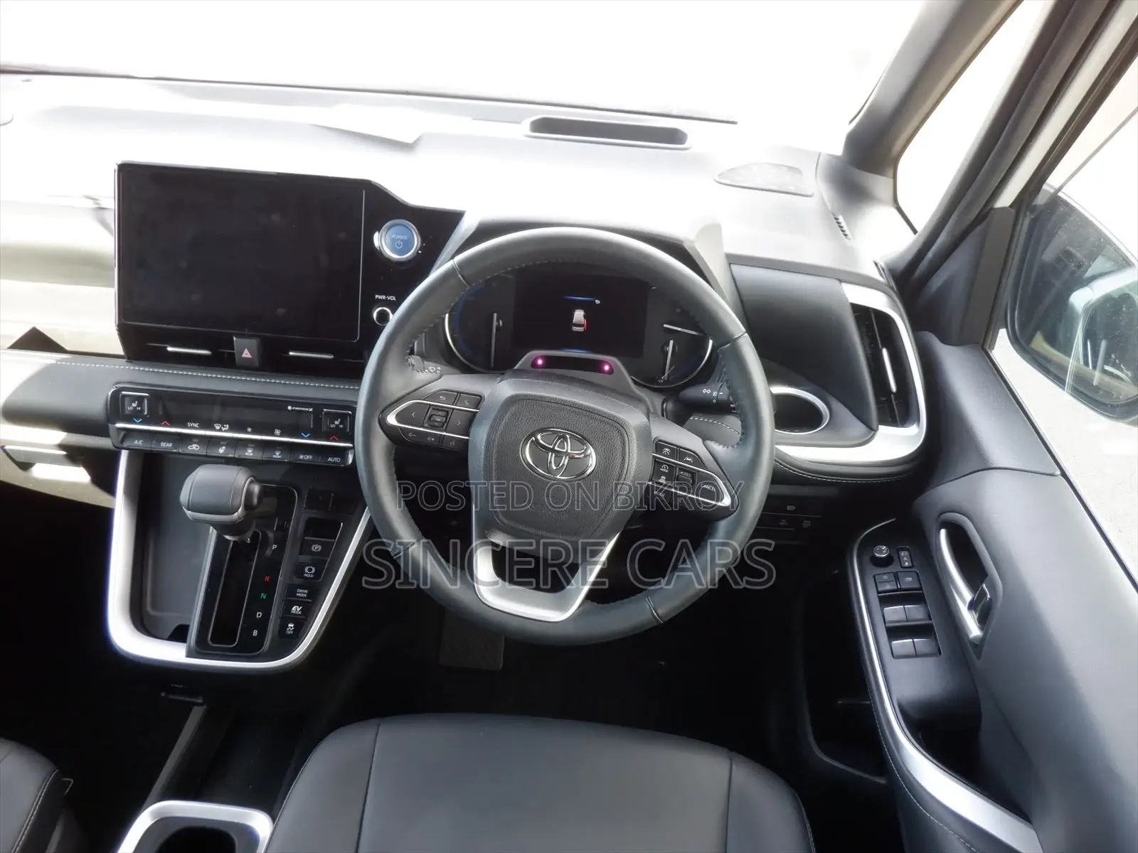 Toyota Noah Sz. pearl. full opti 2022
