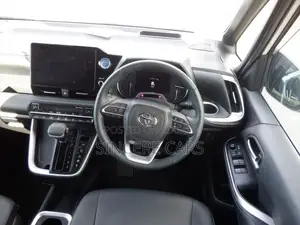 Toyota Noah Sz. pearl. full opti 2022