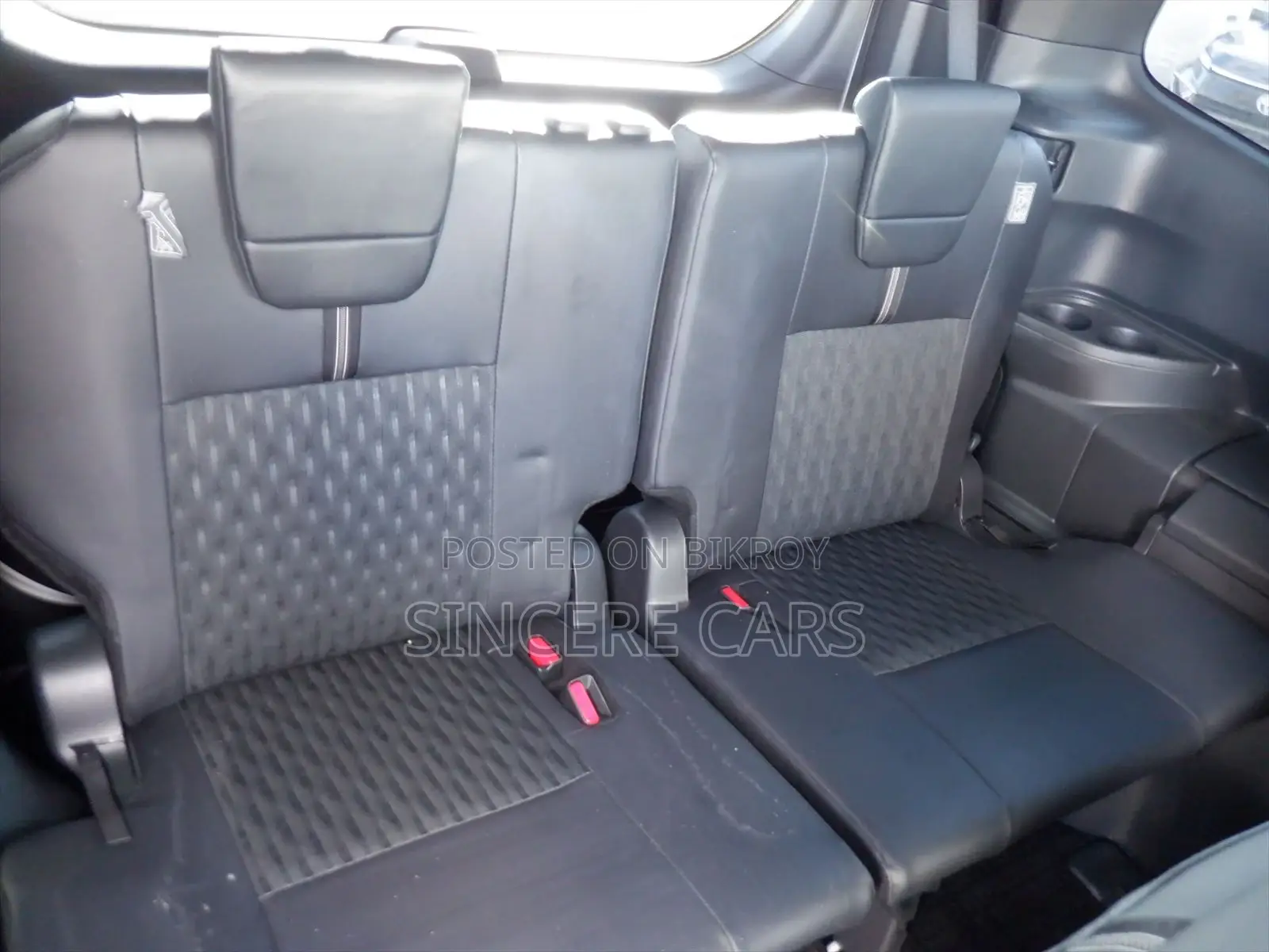 Toyota Noah Sz. pearl. full opti 2022