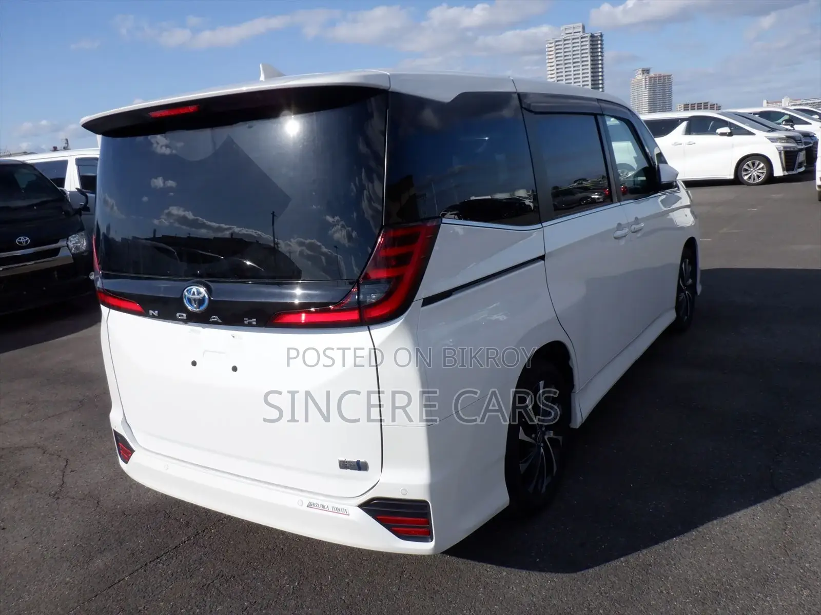 Toyota Noah Sz. pearl. full opti 2022
