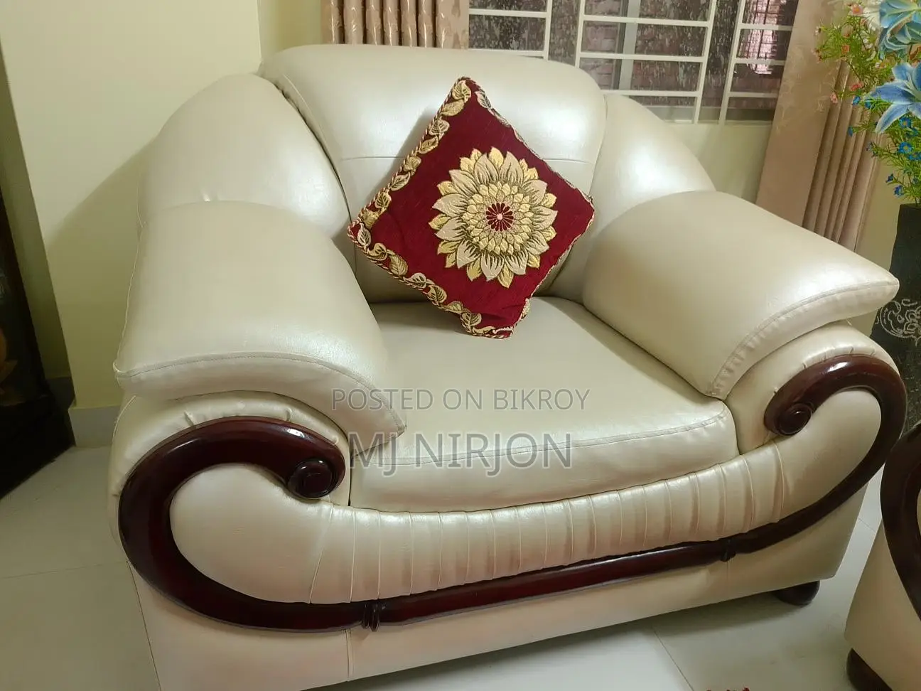 Elegant Artificial Leather Sofa For Sale – Excellent Condition