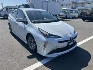 Toyota Prius A Touring Selection 2021