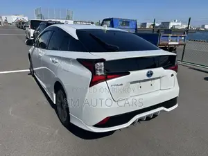 Toyota Prius A Touring Selection 2021