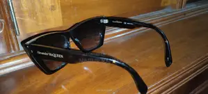 Alexgender McQUEEN Sunglass for Women.